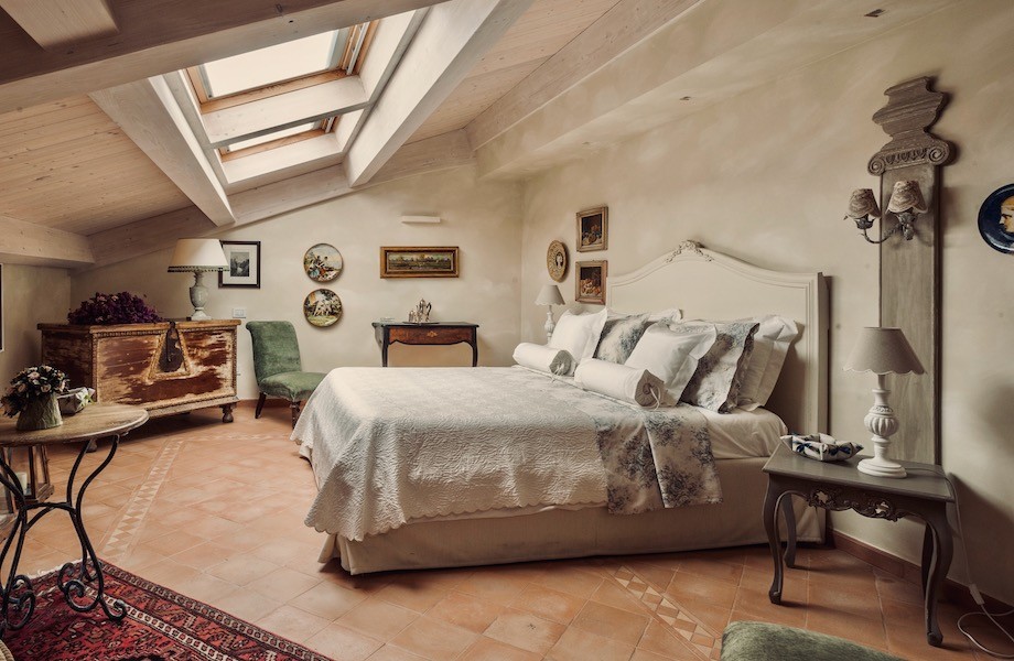 Monterosato-Guest-Bedroom2-920x600-9883-4373.jpg