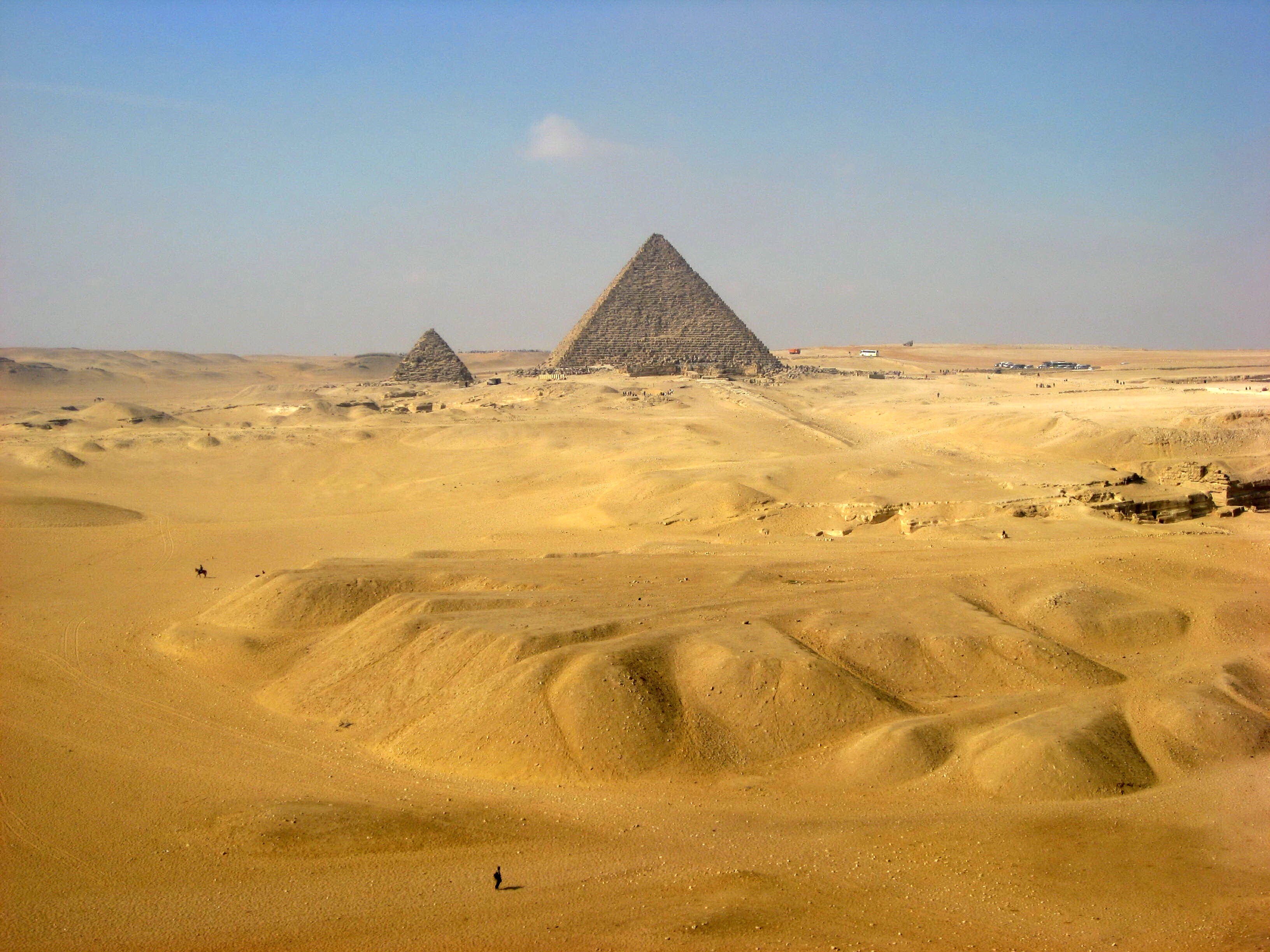 expansive-desert-with-pyramid-2022-11-02-16-20-39-utc-4442.jpg